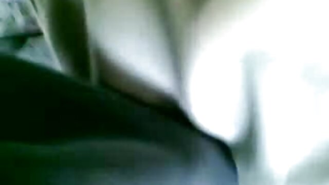 Καλύτερο πορνό :  Το μεγάλο πέος του φαλακρού επιβήτορα τεντώνει λαδωμένο το απαλό αρασέ της Λατίνας Δωρεάν βίντεο κλιπ 